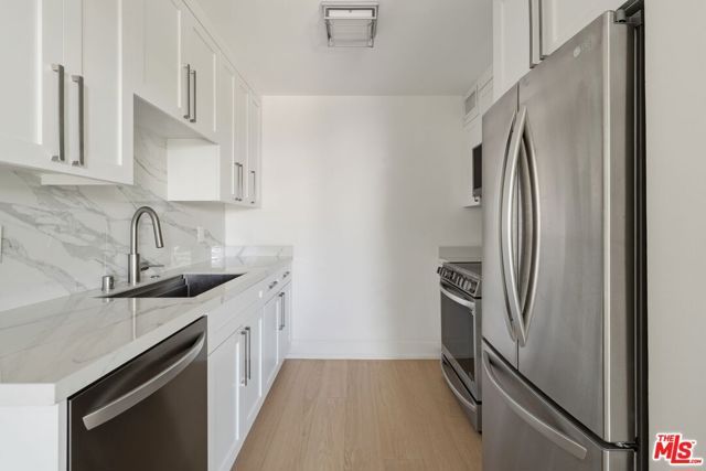 970 Palm Avenue 211, West Hollywood, CA 90069