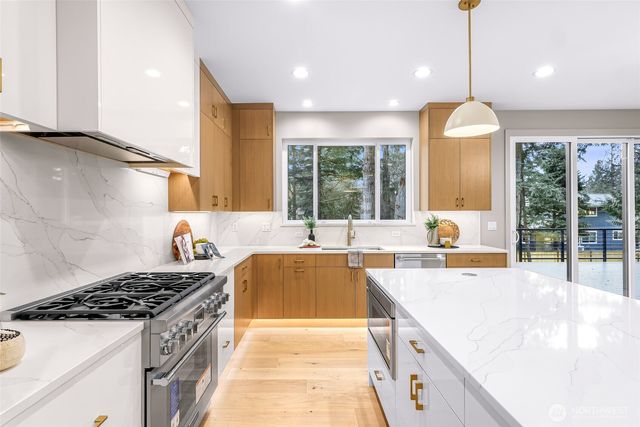 404 Willow Road Place, Bellingham, WA 98226