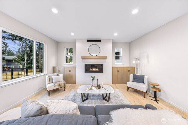 404 Willow Road Place, Bellingham, WA 98226