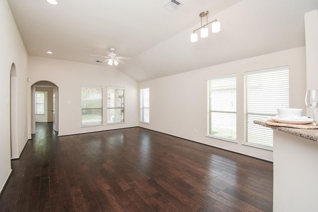 13014 Southern Creek Drive, Pearland, TX 77584