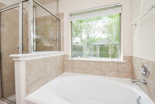 13014 Southern Creek Drive, Pearland, TX 77584