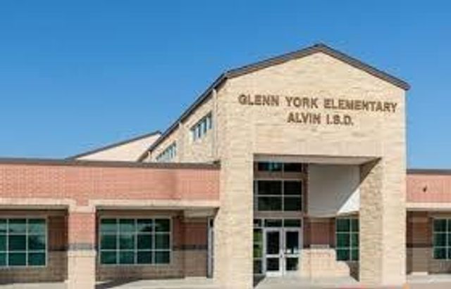 13014 Southern Creek Drive, Pearland, TX 77584