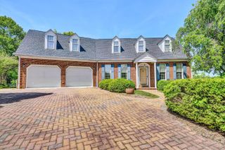 1301 Belle Aire LN, Roanoke, VA 24018