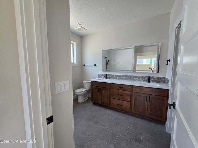 13944 N Rainier Loop, Rathdrum, ID 83858