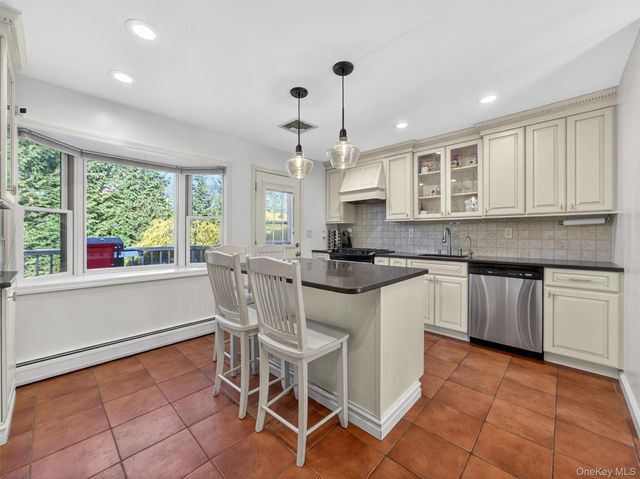 11 Durham Lane, Suffern, NY 10901