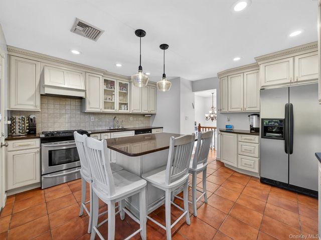 11 Durham Lane, Suffern, NY 10901