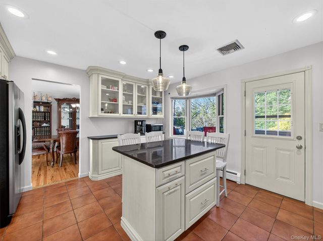 11 Durham Lane, Suffern, NY 10901