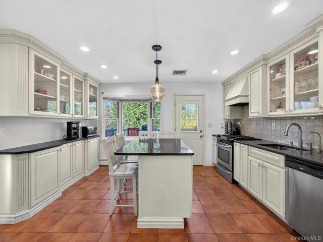 11 Durham Lane, Suffern, NY 10901