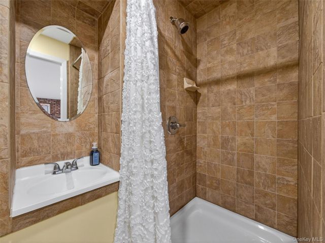 11 Durham Lane, Suffern, NY 10901