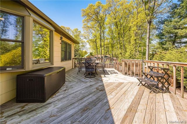 11 Durham Lane, Suffern, NY 10901