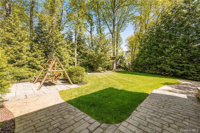 11 Durham Lane, Suffern, NY 10901