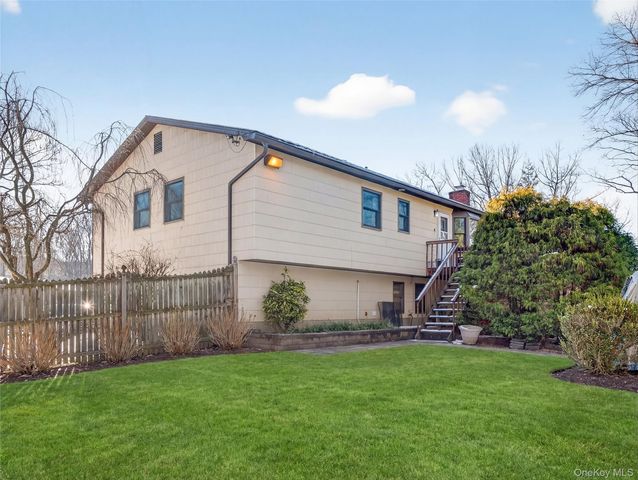 11 Durham Lane, Suffern, NY 10901