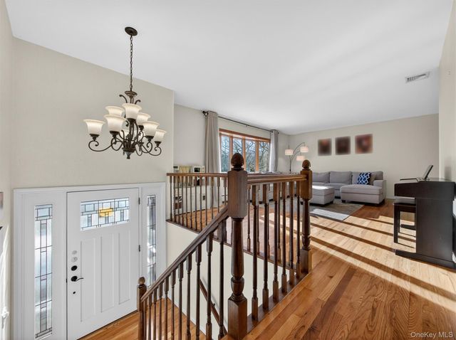 11 Durham Lane, Suffern, NY 10901