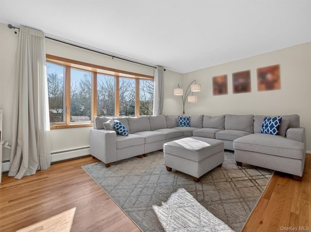 11 Durham Lane, Suffern, NY 10901