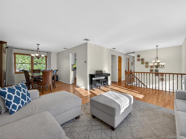 11 Durham Lane, Suffern, NY 10901