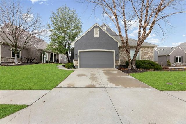 11538 S Deer Run Street, Olathe, KS 66061