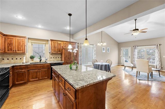 11538 S Deer Run Street, Olathe, KS 66061