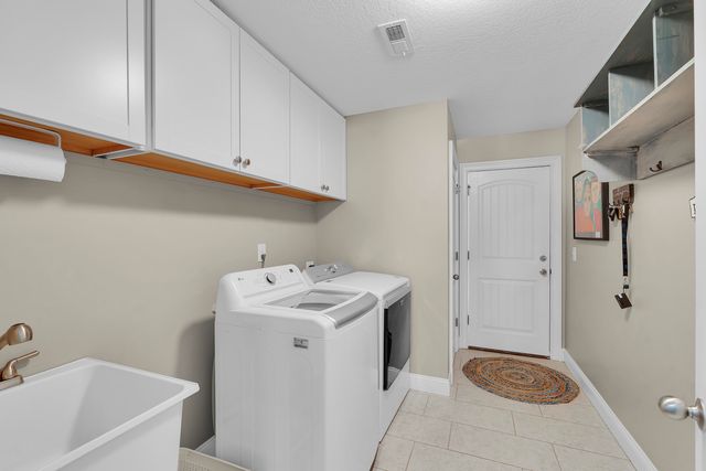 324 Holly Oaks Lane, Inman, SC 29349