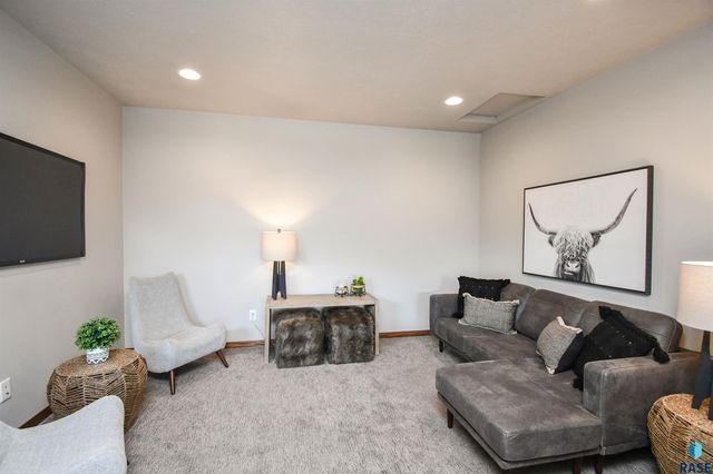 500 W Cascade St, Sioux Falls, SD 57108