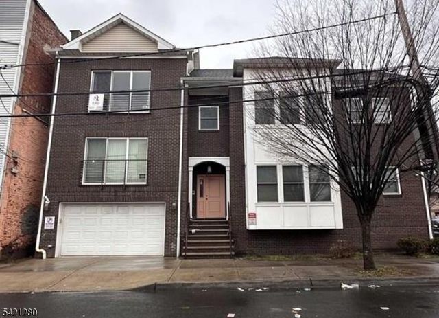 54 Oriental St, Newark City, NJ 07104