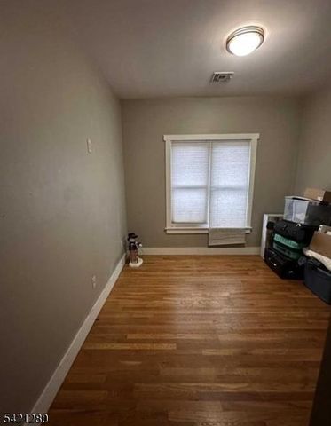 54 Oriental St, Newark City, NJ 07104