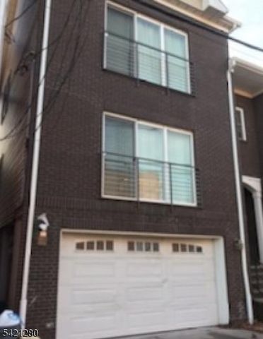 54 Oriental St, Newark City, NJ 07104