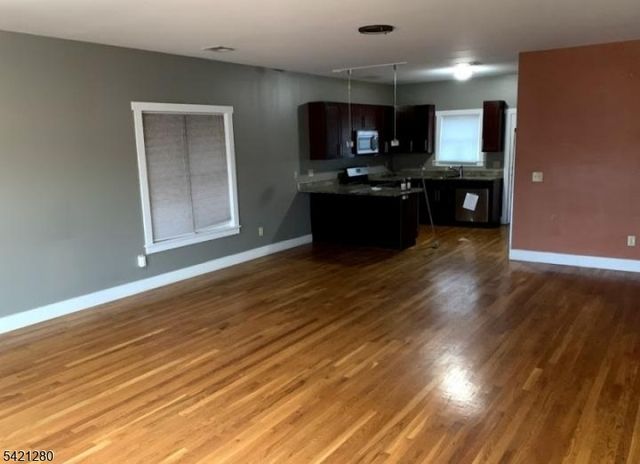 54 Oriental St, Newark City, NJ 07104