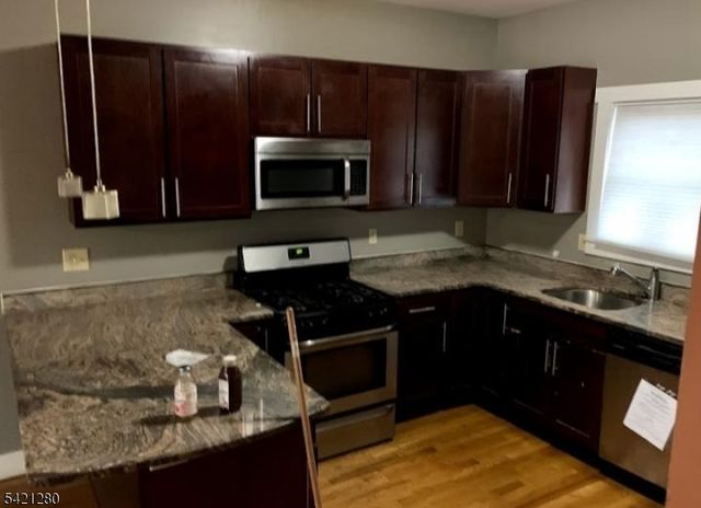 54 Oriental St, Newark City, NJ 07104