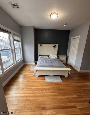 54 Oriental St, Newark City, NJ 07104