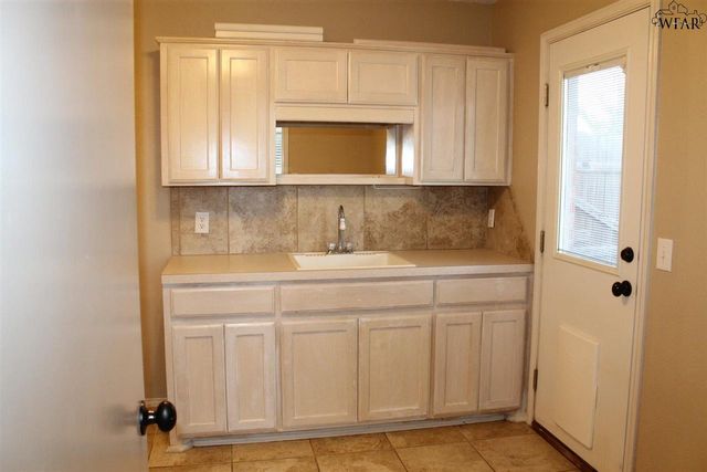 5301 PEPPERBUSH DRIVE, Wichita Falls, TX 76310