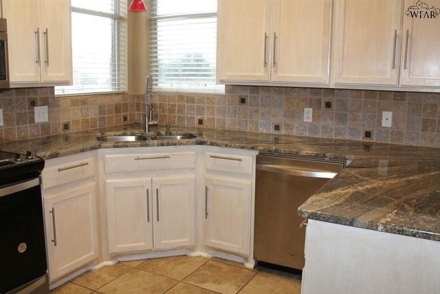 5301 PEPPERBUSH DRIVE, Wichita Falls, TX 76310
