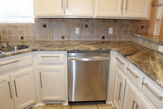 5301 PEPPERBUSH DRIVE, Wichita Falls, TX 76310