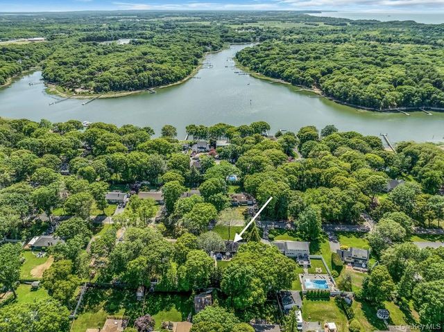 530 Woodcliff Drive, Mattituck, NY 11952