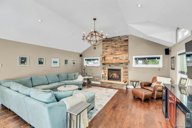 530 Woodcliff Drive, Mattituck, NY 11952