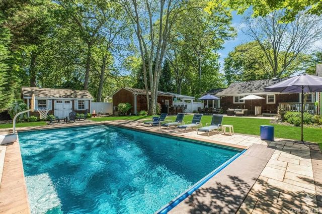 530 Woodcliff Drive, Mattituck, NY 11952