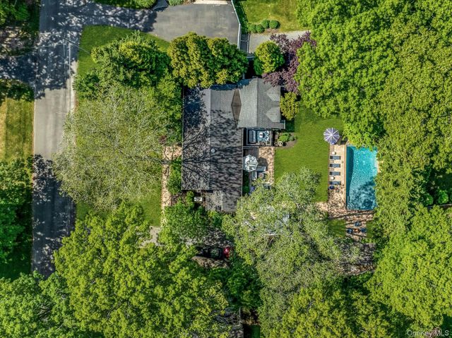 530 Woodcliff Drive, Mattituck, NY 11952
