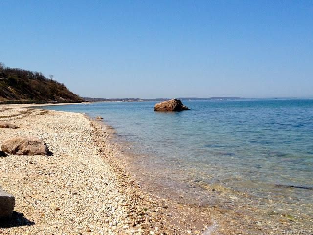 530 Woodcliff Drive, Mattituck, NY 11952