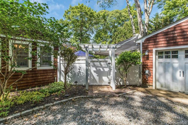 530 Woodcliff Drive, Mattituck, NY 11952