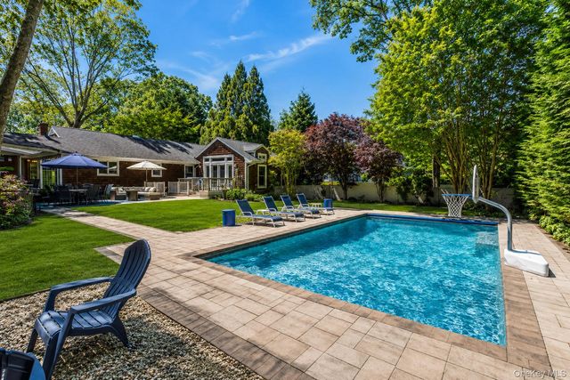 530 Woodcliff Drive, Mattituck, NY 11952