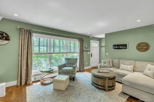 530 Woodcliff Drive, Mattituck, NY 11952