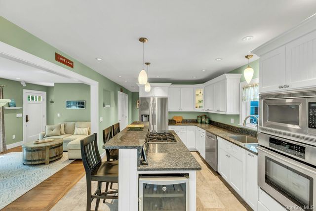 530 Woodcliff Drive, Mattituck, NY 11952
