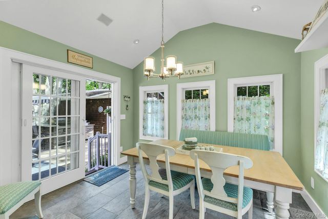 530 Woodcliff Drive, Mattituck, NY 11952