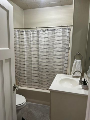 605 S 10th Street, Slaton, TX 79364