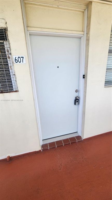 2920 Point East Dr N607, Aventura, FL 33160