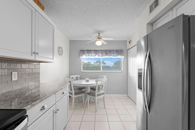 4735 Lucerne Lakes Boulevard 402, Lake Worth, FL 33467