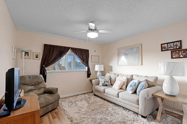 4735 Lucerne Lakes Boulevard 402, Lake Worth, FL 33467