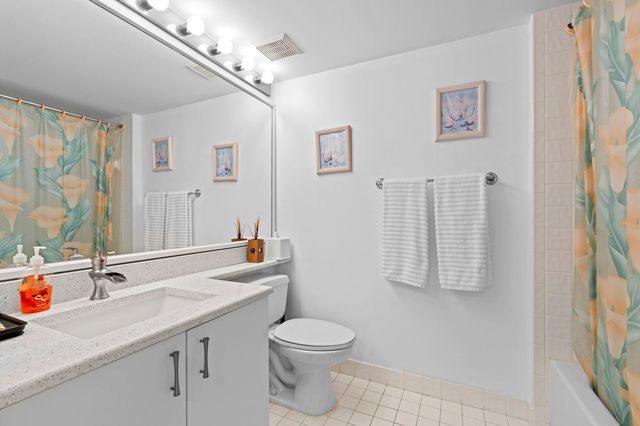 4735 Lucerne Lakes Boulevard 402, Lake Worth, FL 33467