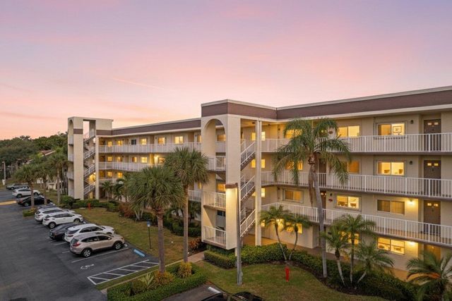 4735 Lucerne Lakes Boulevard 402, Lake Worth, FL 33467