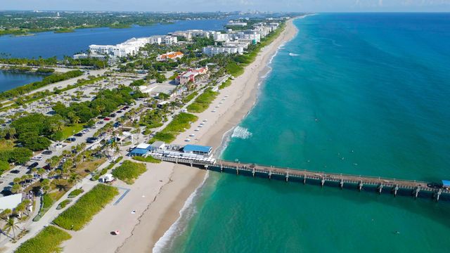 4735 Lucerne Lakes Boulevard 402, Lake Worth, FL 33467