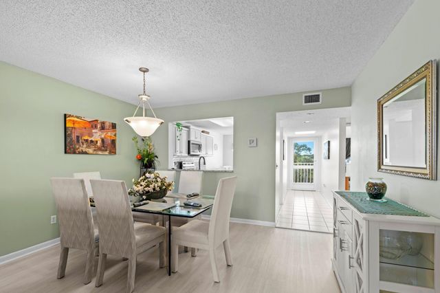 4735 Lucerne Lakes Boulevard 402, Lake Worth, FL 33467